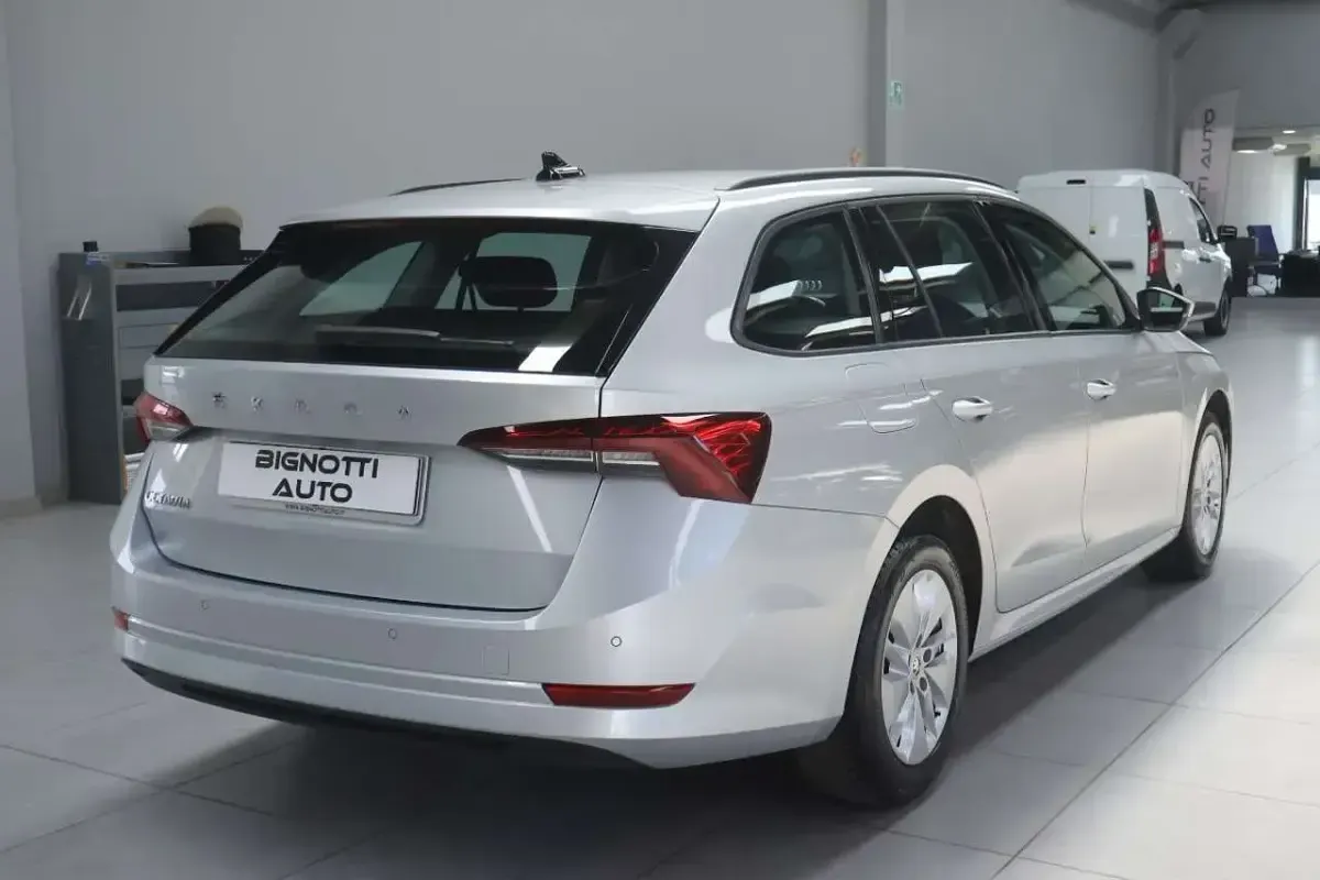 Usata Skoda Octavia Executive 116 CV (85 kW) 2023 Grigio Station wagon