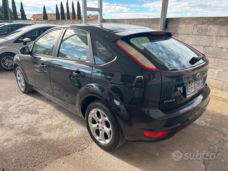 Usata Ford Focus 110 CV (80 kW) 2011 Nero Berlina