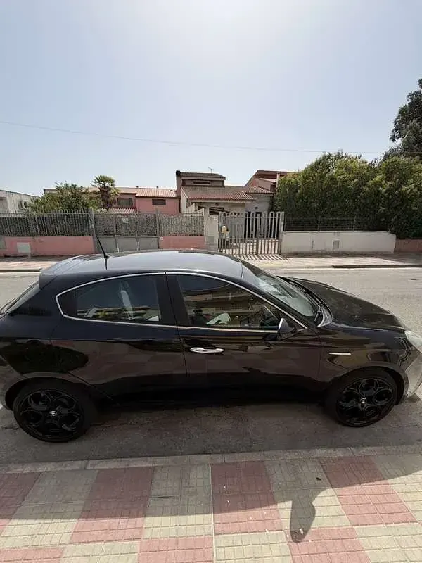 Usata Alfa Romeo Giulietta Business 120 CV (88 kW) 2016 Nero Utilitaria