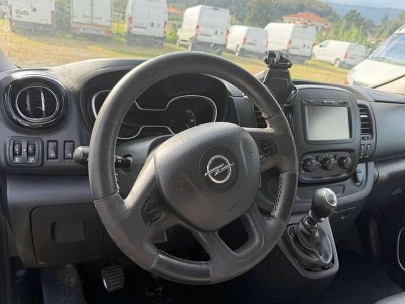 Usata Opel Vivaro 145 CV (106 kW) 2017 Nero Monovolume