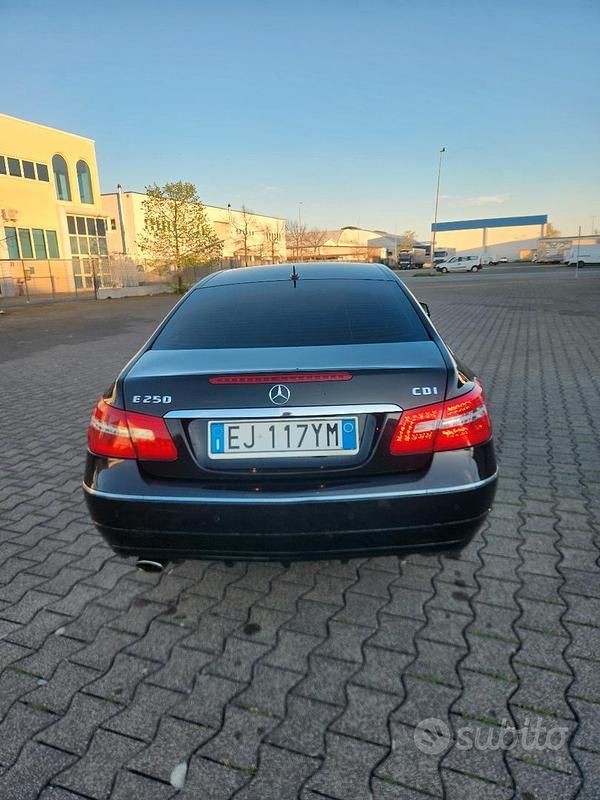 Usata Mercedes E250 204 CV (150 kW) 2011 Nero Coupé