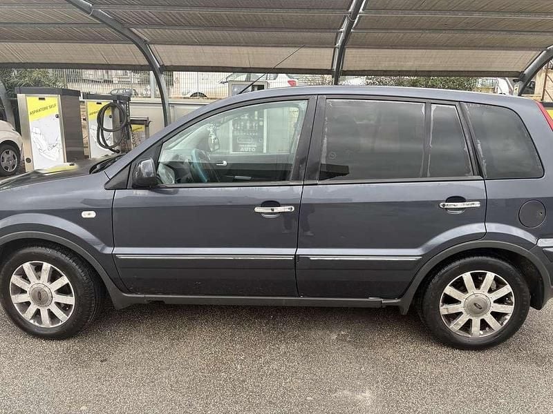 Usata Ford Fusion 68 CV (50 kW) 2009 Utilitaria