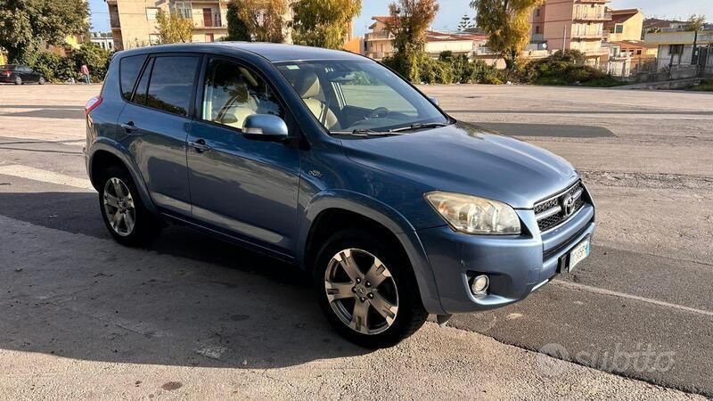 Usata 2009 Toyota RAV4 SUV | 7500 € (Buon prezzo) - Immagine 1/4