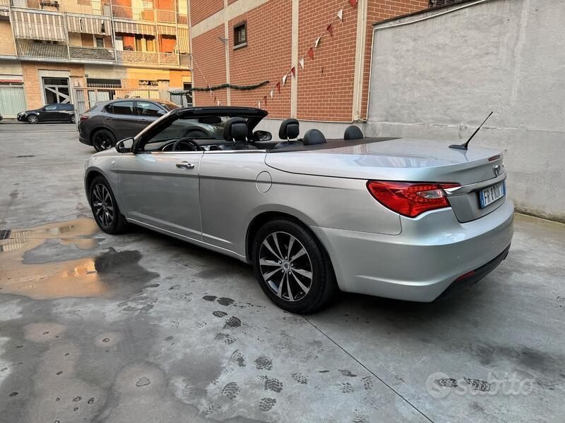Usata Lancia Flavia 170 CV (125 kW) 2012 Argento Cabrio