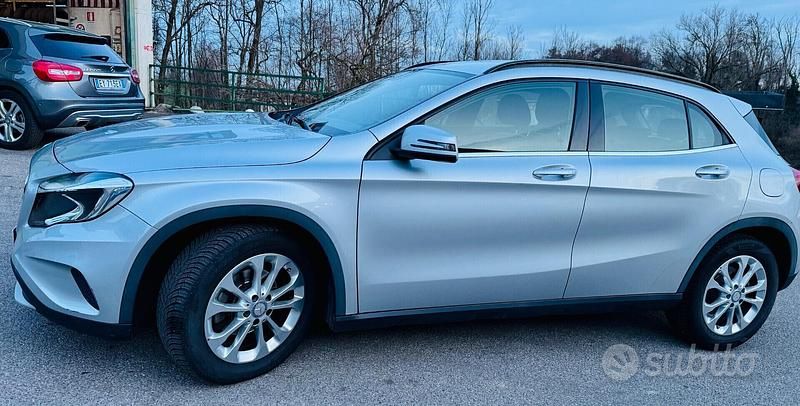 Usata Mercedes GLA200 Premium 136 CV (100 kW) 2015 Grigio SUV