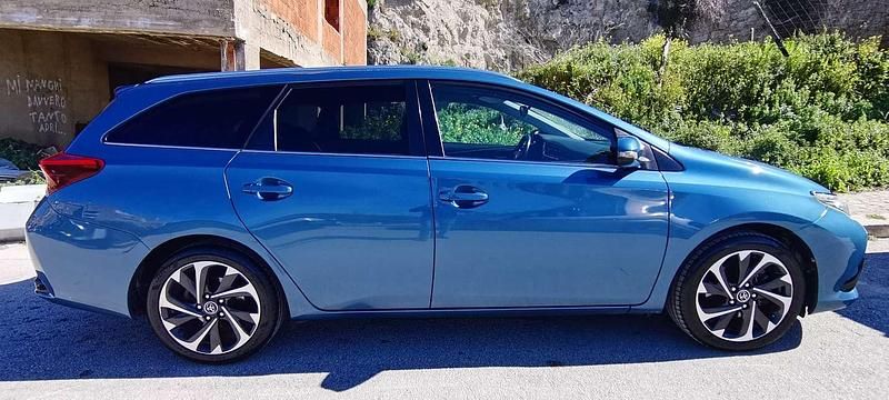 Usata Toyota Auris Hybrid Active 99 CV (72 kW) 2015 Station wagon