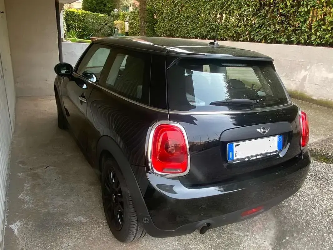 Usata Mini ONE 75 CV (55 kW) 2017 Nero Utilitaria