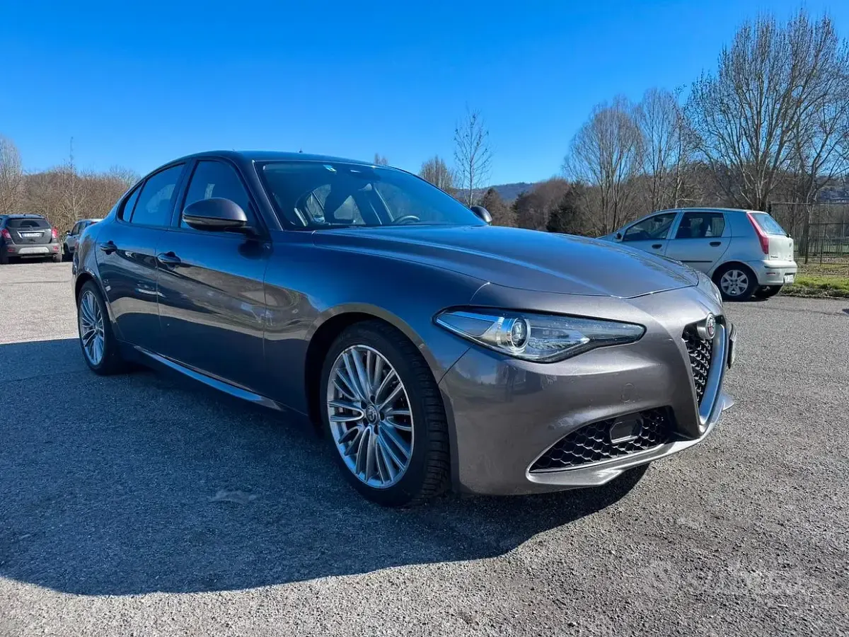 Usata Alfa Romeo Giulia Business 180 CV (132 kW) 2017 Grigio Berlina