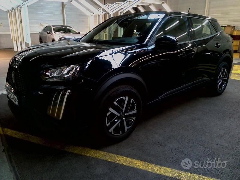 Nero Usata 2025 Peugeot 2008 Style SUV | 16.700 € (Super prezzo) - Immagine 1/4