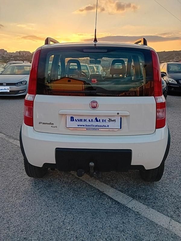 Gebraucht Fiat Panda 4x4 Climbing 75 PS (55 kW) 2011 Weiß Kleinwagen