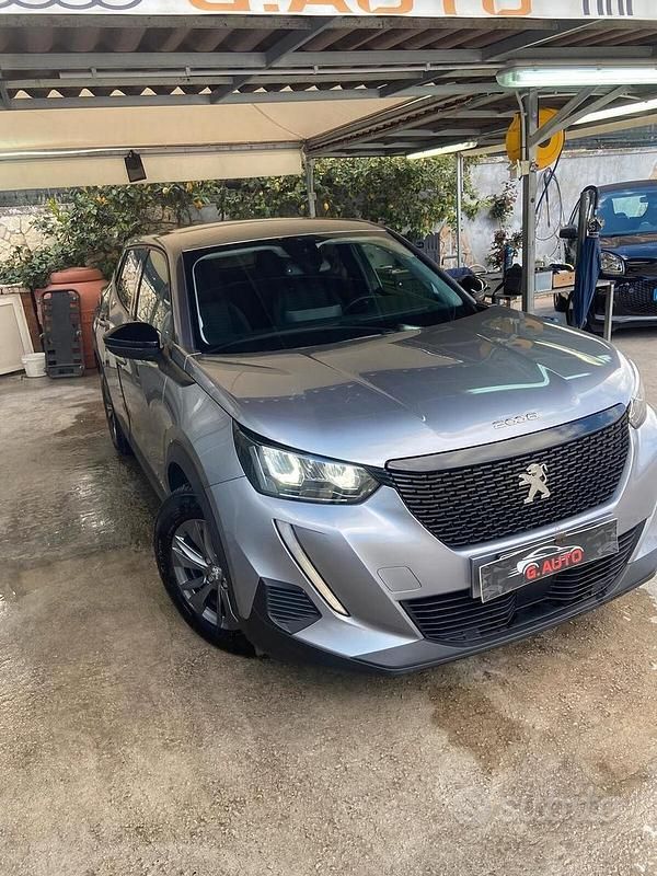 Usata Peugeot 2008 Active 131 CV (96 kW) 2021 Grigio SUV