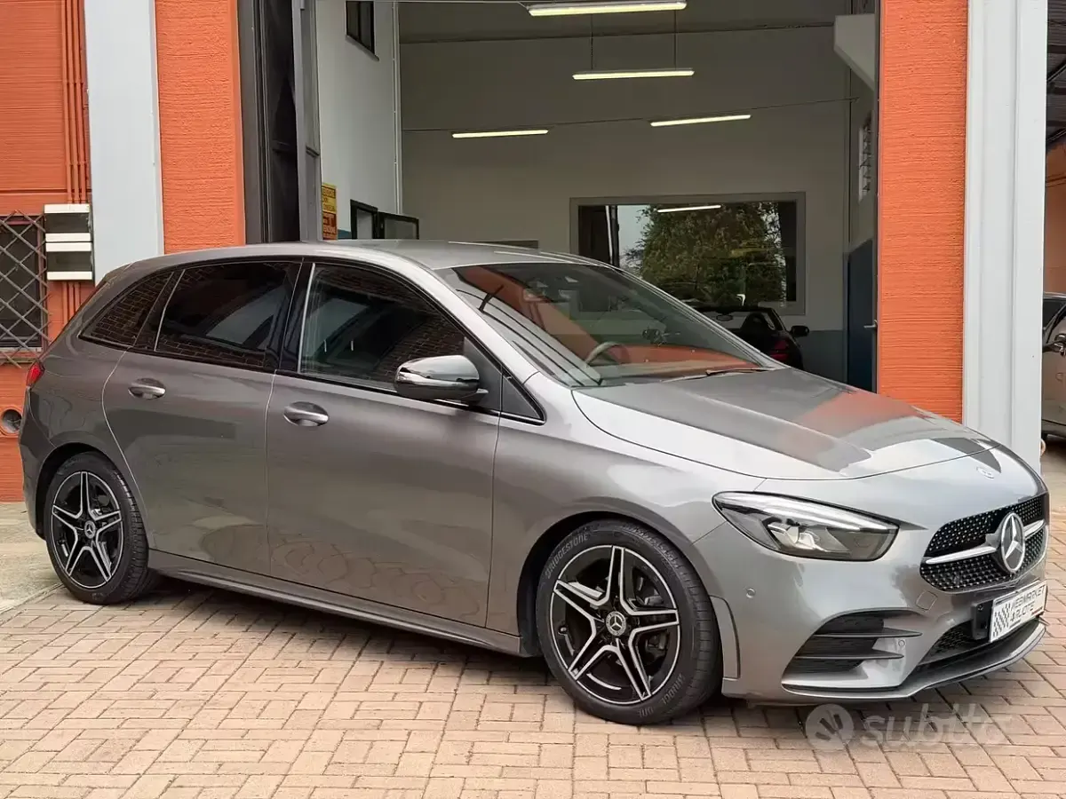 Usata Mercedes B180 Premium 116 CV (85 kW) 2019 Grigio Utilitaria