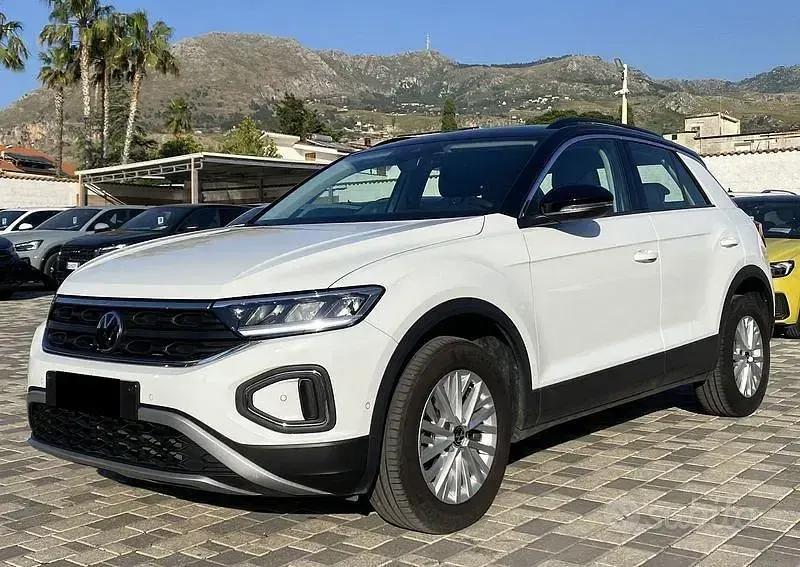 Usata VW T-Roc Life 116 CV (85 kW) 2023 Nero SUV