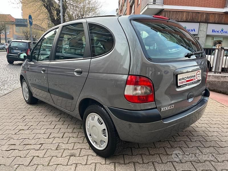 Usata Renault Scénic 102 CV (75 kW) 2001 Grigio Monovolume