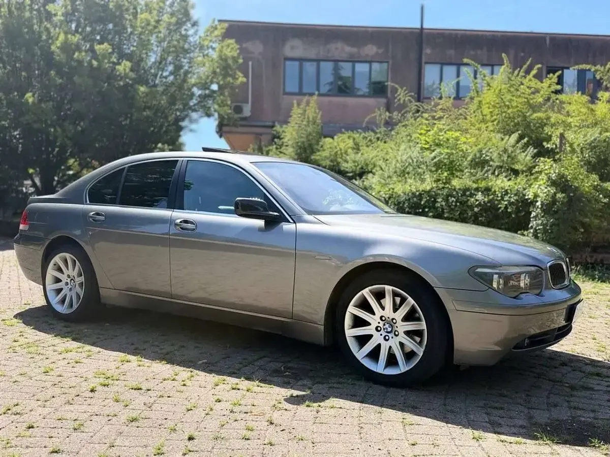 Usata BMW 745 Comfort Edition 333 CV (244 kW) 2002 Argento Berlina