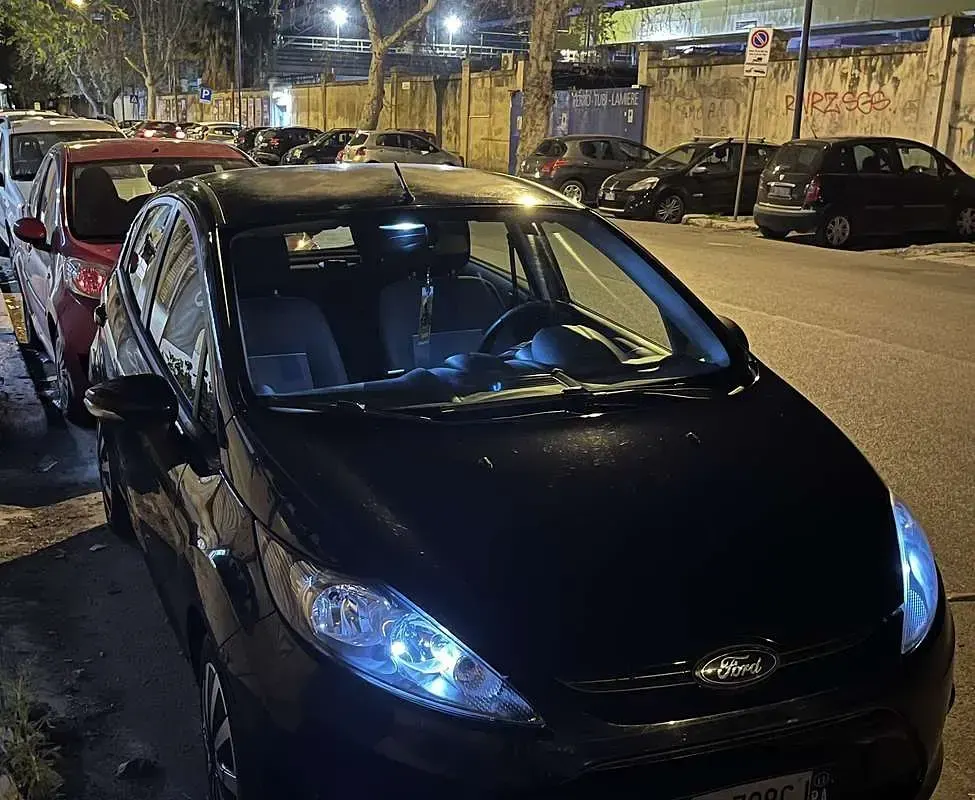 Usata Ford Fiesta 60 CV (44 kW) 2011 Bluazzurro Berlina