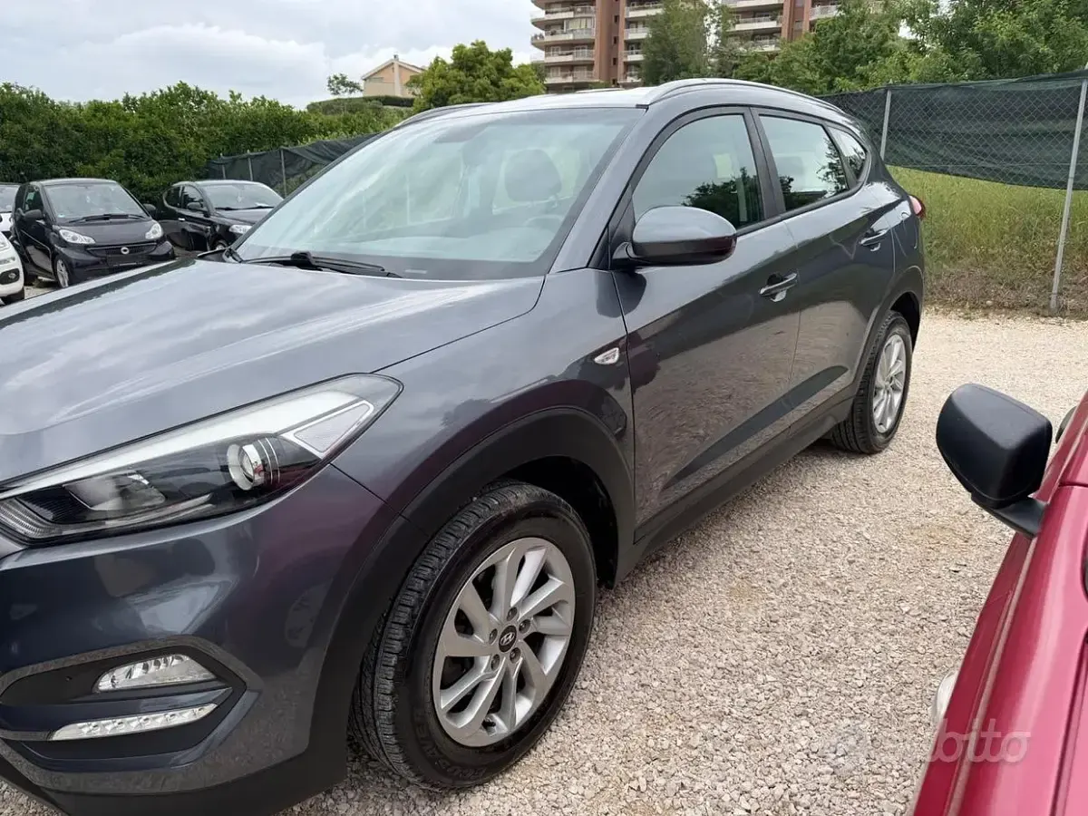 Käytetty Hyundai Tucson Xpossible 141 HP (103 kW) 2018 Harmaa Katumaasturi