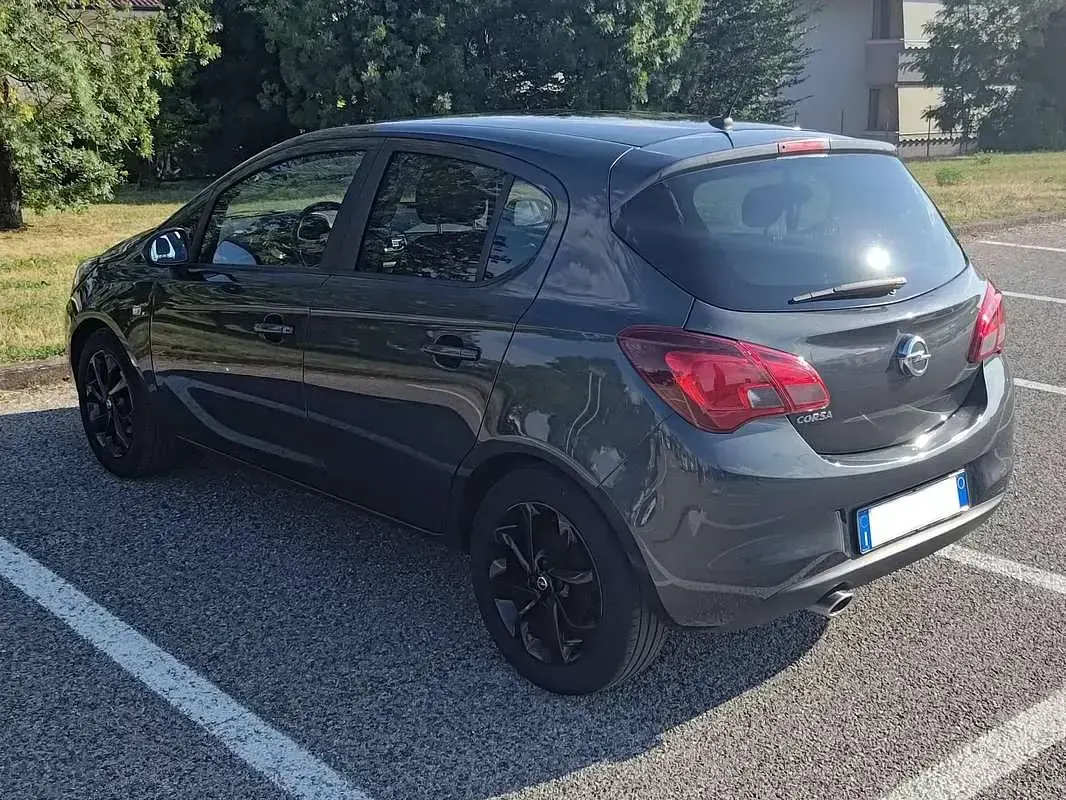 Usata Opel Corsa 90 CV (66 kW) 2017 Grigio Utilitaria