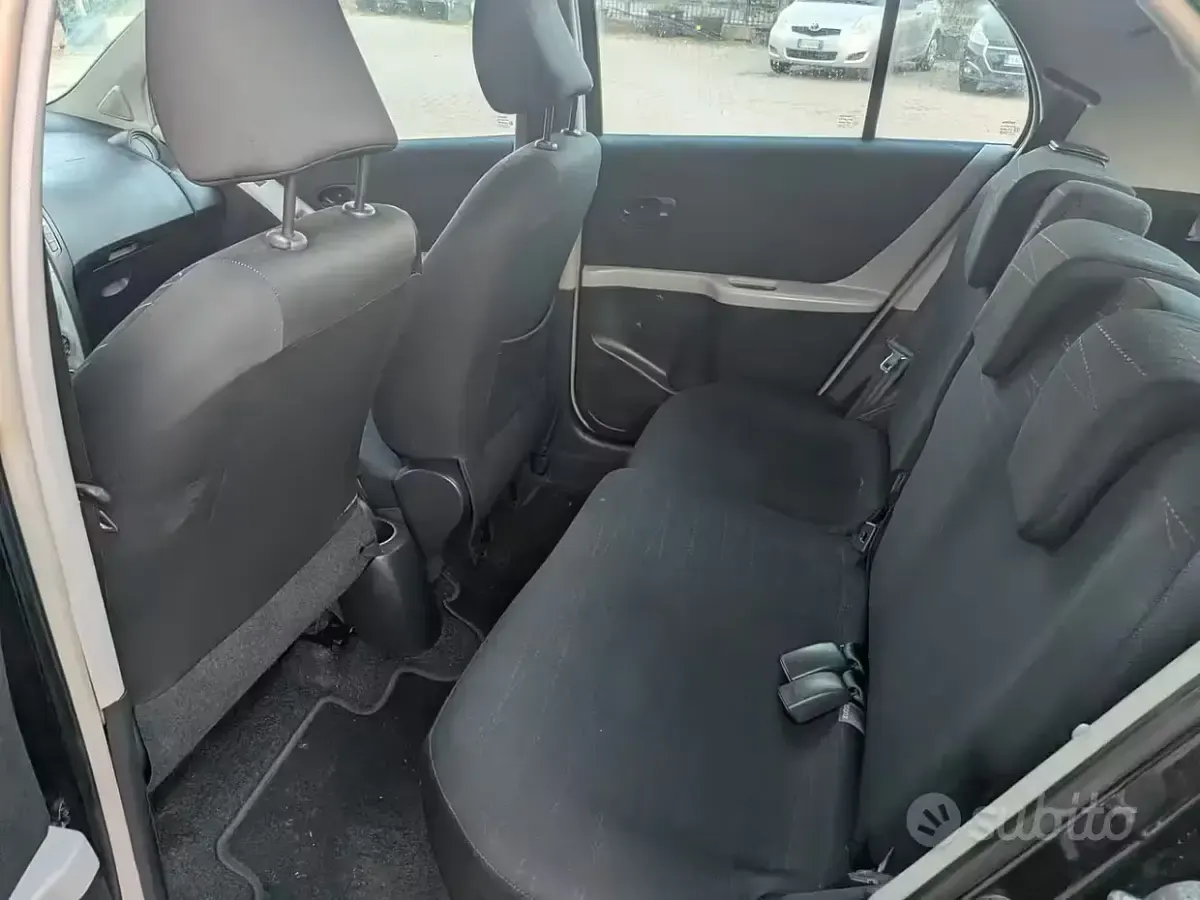 Usata Toyota Yaris 69 CV (50 kW) 2007 Nero Utilitaria