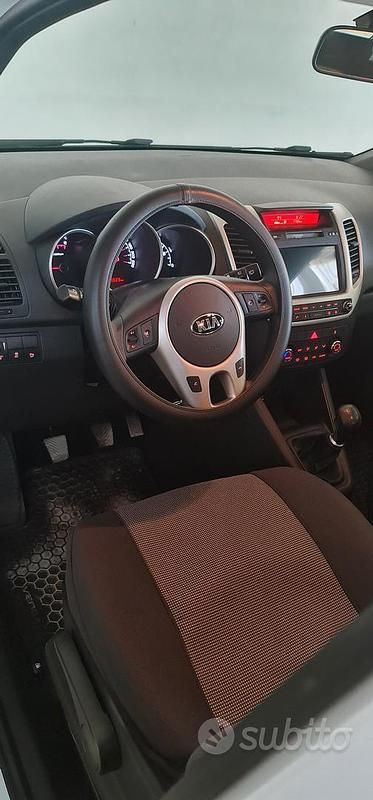 Usata Kia Venga Active 90 CV (66 kW) 2018 Bianco Utilitaria