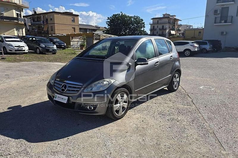 Grigio Usata 2009 Mercedes A160 Avantgarde Due volumi | 3500 € (Ottimo prezzo) - Immagine 1/4