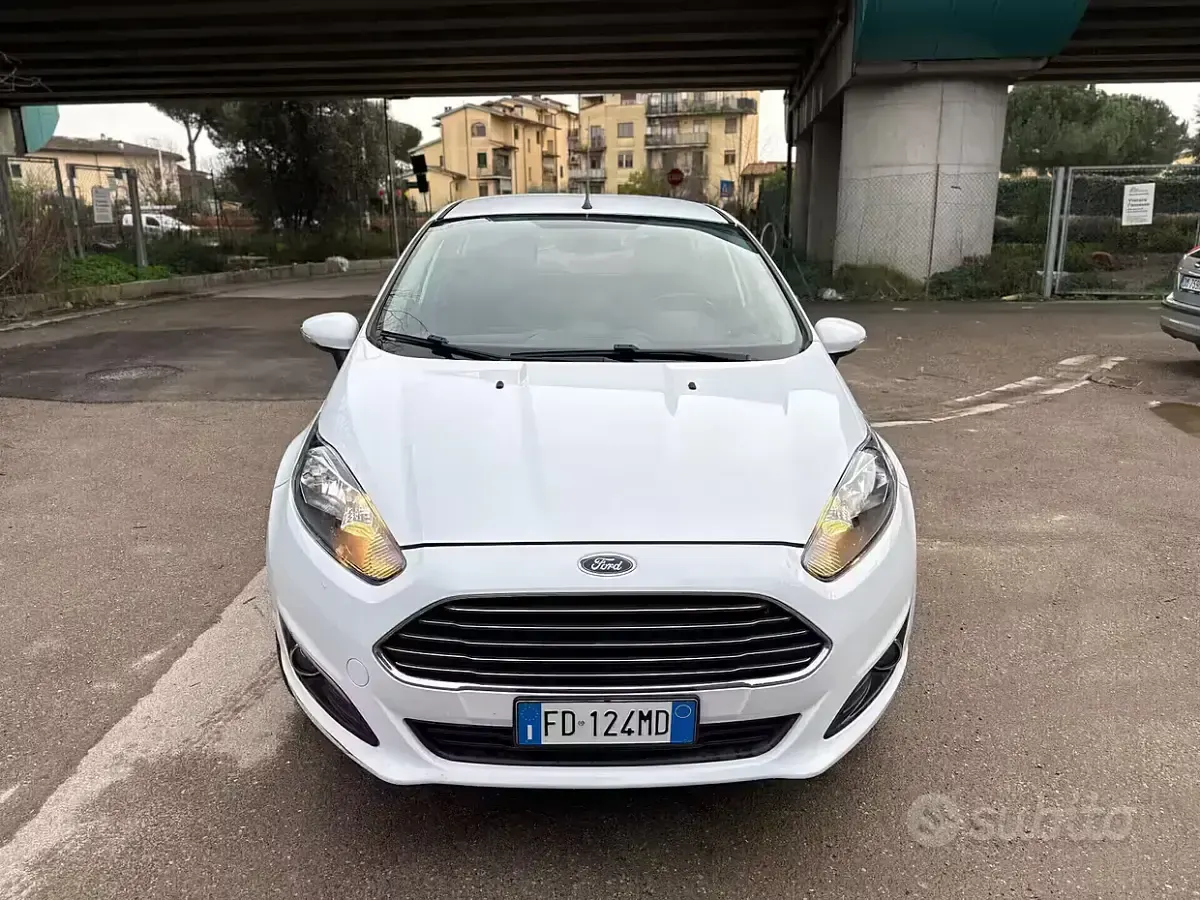 Usata Ford Fiesta Business Edition 75 CV (55 kW) 2016 Bianco Utilitaria