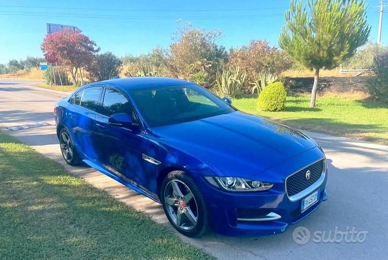 Usata Jaguar XE R-Sport 240 CV (176 kW) 2017 Blu Berlina