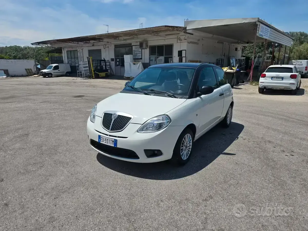Usata Lancia Ypsilon 60 CV (44 kW) 2010 Bianco Utilitaria