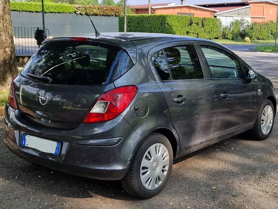 Usata Opel Corsa 86 CV (63 kW) 2010 Grigio Utilitaria