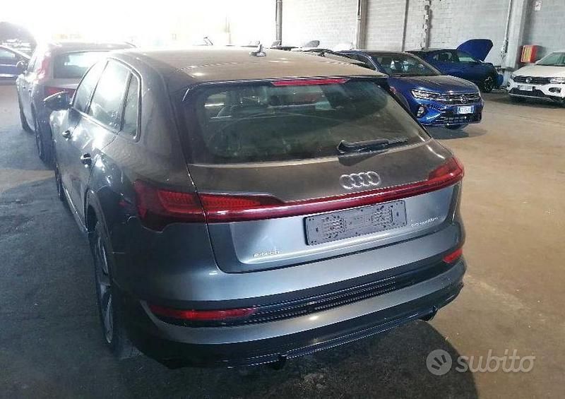 Usata Audi e-tron S-Line 230 kW (313 CV) 2020 Grigio SUV