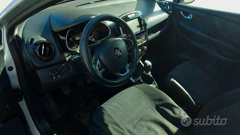 Second-hand Renault Clio IV 120 CP (88 kW) 2018 Gri Berlinǎ