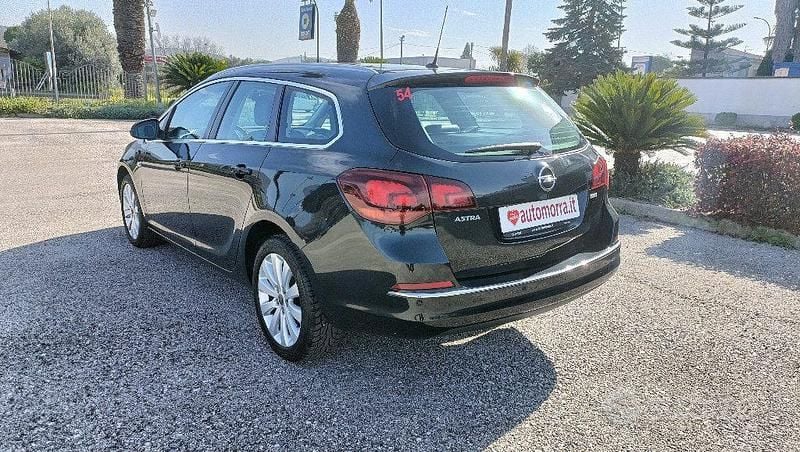 Usata Opel Astra Cosmo 110 CV (80 kW) 2014 Nero Station wagon