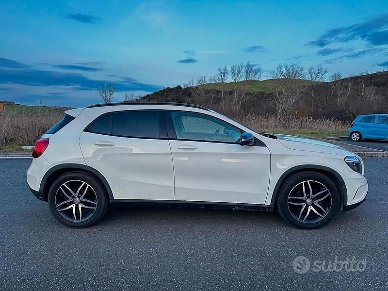 Usata Mercedes GLA220 170 CV (125 kW) 2015 Bianco SUV