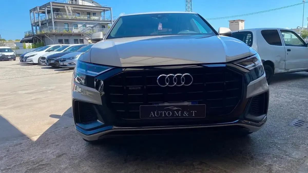 Usata Audi Q8 S-Line 339 CV (249 kW) 2022 Beige SUV
