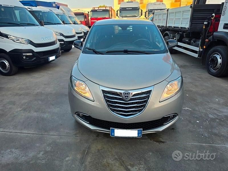Usata Lancia Ypsilon 80 CV (58 kW) 2013 Marrone Utilitaria