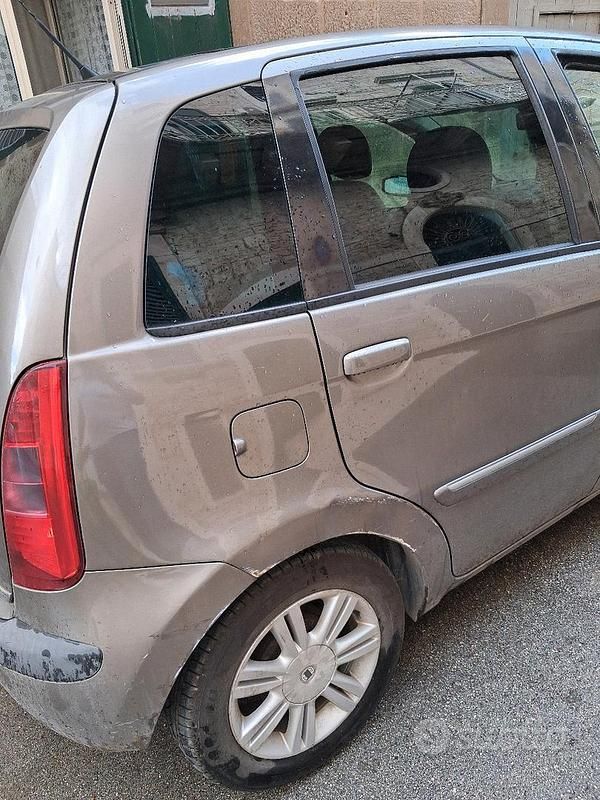 Usata Lancia Musa 69 CV (50 kW) 2005 Marrone Monovolume