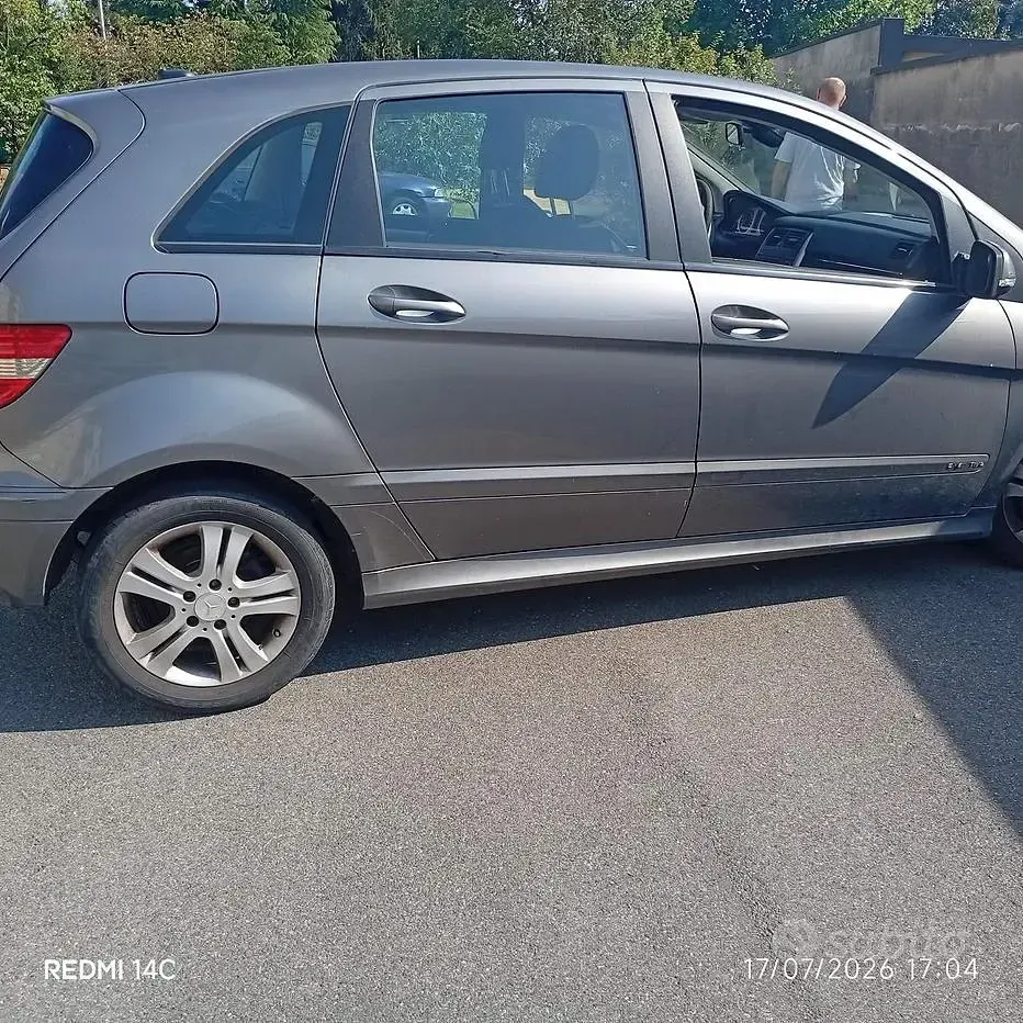 Usata Mercedes B180 60 CV (44 kW) 2010 Grigio Utilitaria