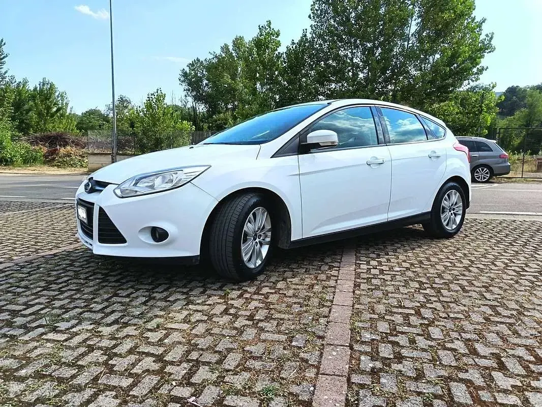 Usata Ford Focus 116 CV (85 kW) 2011 Bianco Berlina