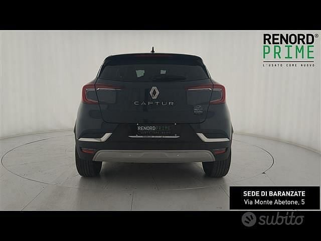 Usata Renault Captur Techno 145 CV (106 kW) 2023 Blu marino SUV