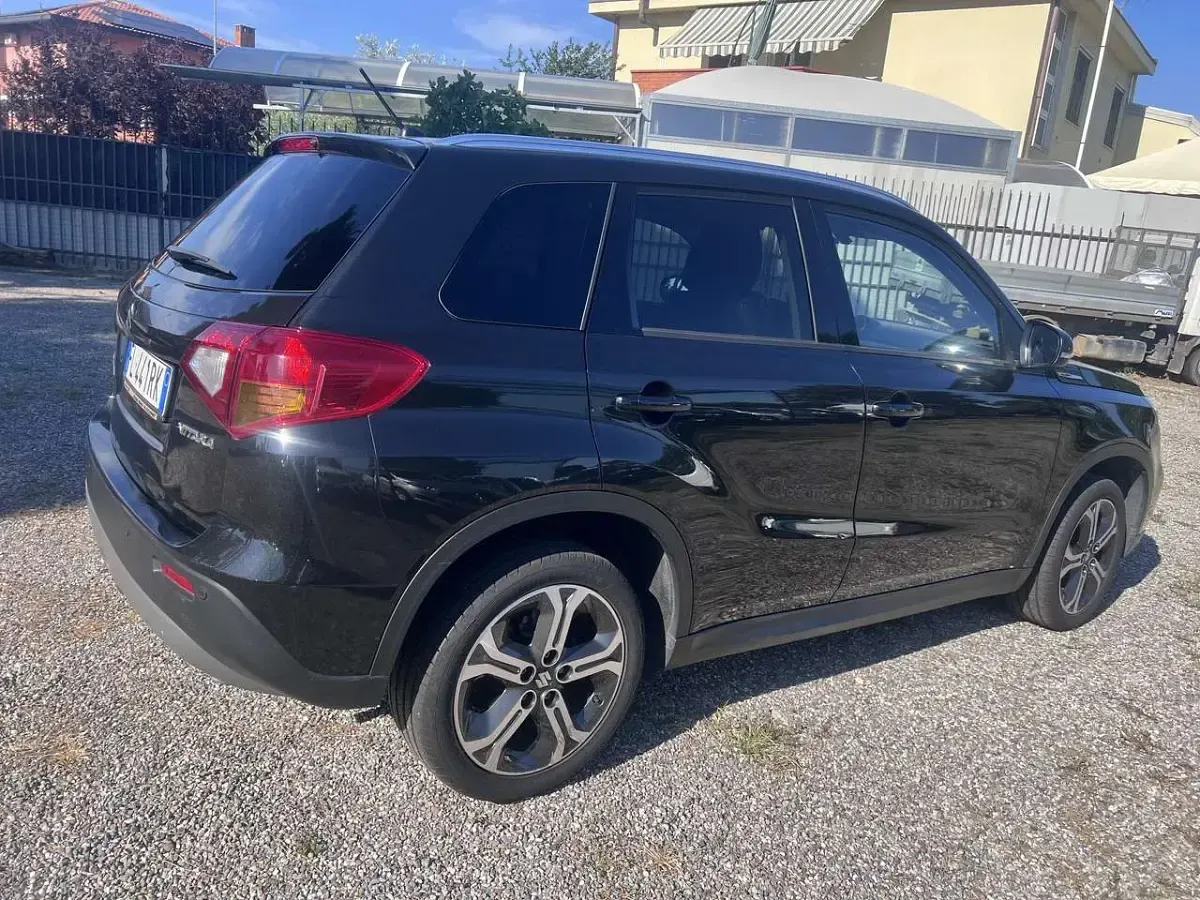 Usata Suzuki Vitara 120 CV (88 kW) 2017 Nero SUV