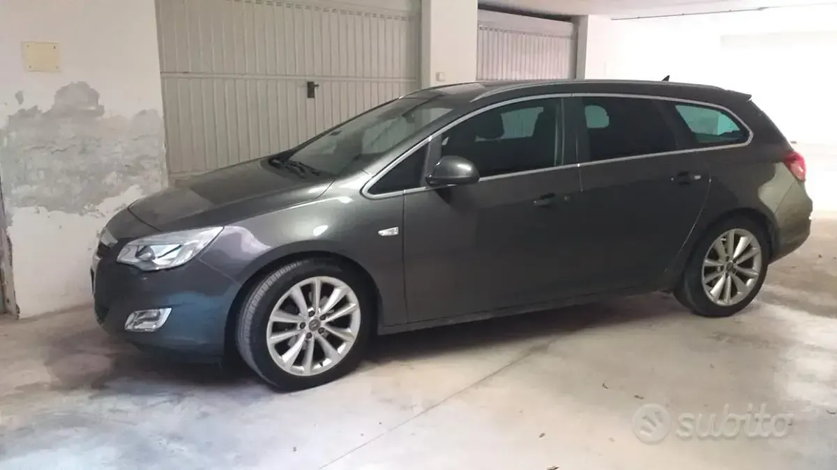 Usata Opel Astra 110 CV (80 kW) 2011 Station wagon