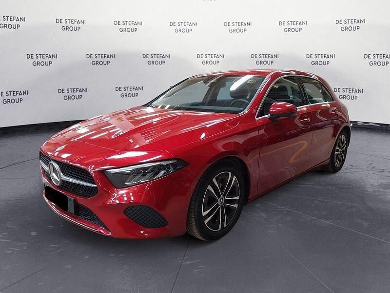Usata Mercedes A180 Advanced 116 CV (85 kW) 2023 Rosso Utilitaria