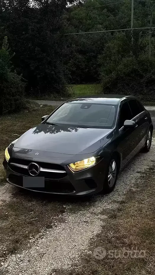 Usata Mercedes A180 116 CV (85 kW) 2019 Grigio Berlina
