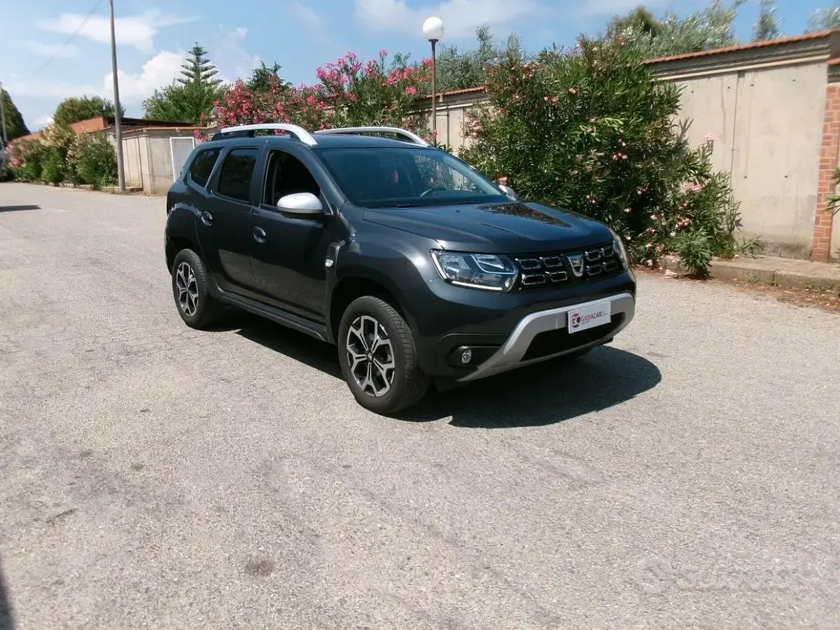 Usata Dacia Duster Prestige 101 CV (74 kW) 2021 Grigio SUV