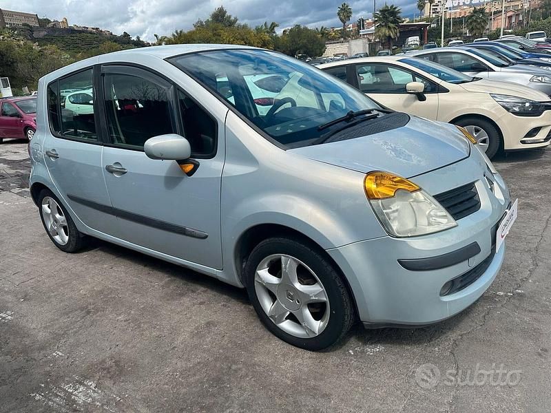 Usata Renault Modus 106 CV (77 kW) 2006 Grigio Monovolume