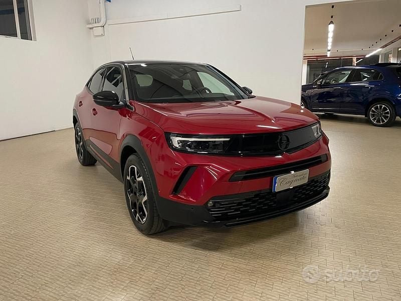 Usata Opel Mokka Ultimate 136 CV (100 kW) 2024 Rosso bordeaux tetto nero SUV