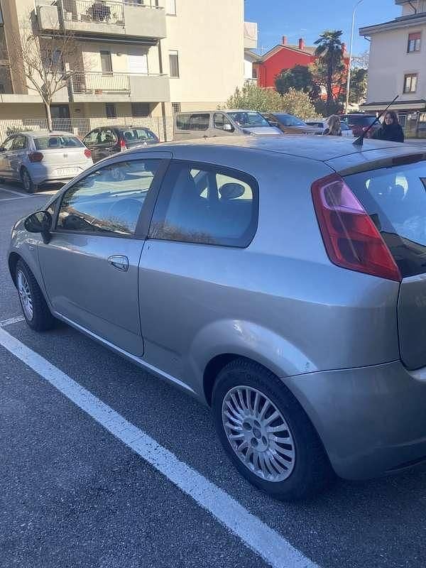 Usata Fiat Grande Punto Dynamic 75 CV (55 kW) 2008 Bronzo Utilitaria