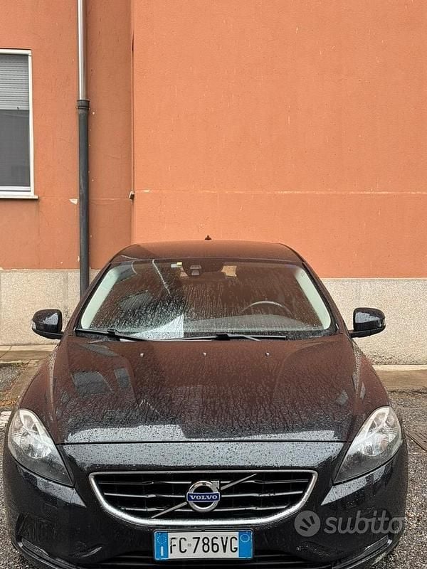 Nero Usata 2015 Volvo V40 Tre volumi | 9000 € - Immagine 1/4