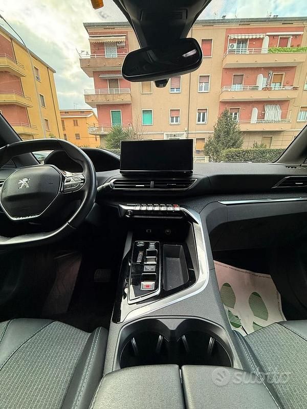 Usata Peugeot 5008 GT 178 CV (130 kW) 2023 Grigio SUV