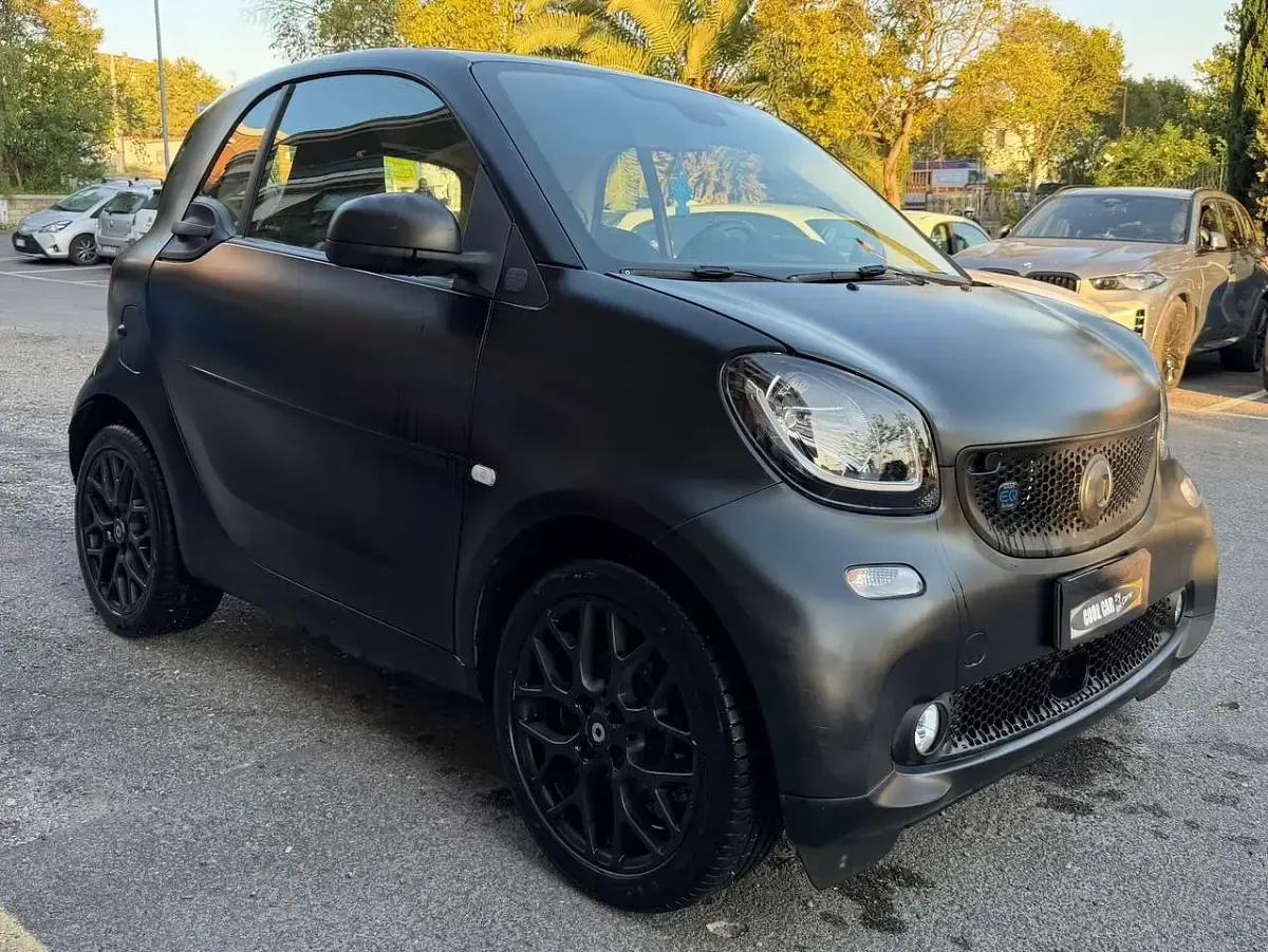 Usata Smart ForTwo Electric Drive Prime 41 kW (56 CV) 2019 Nero opaco Utilitaria
